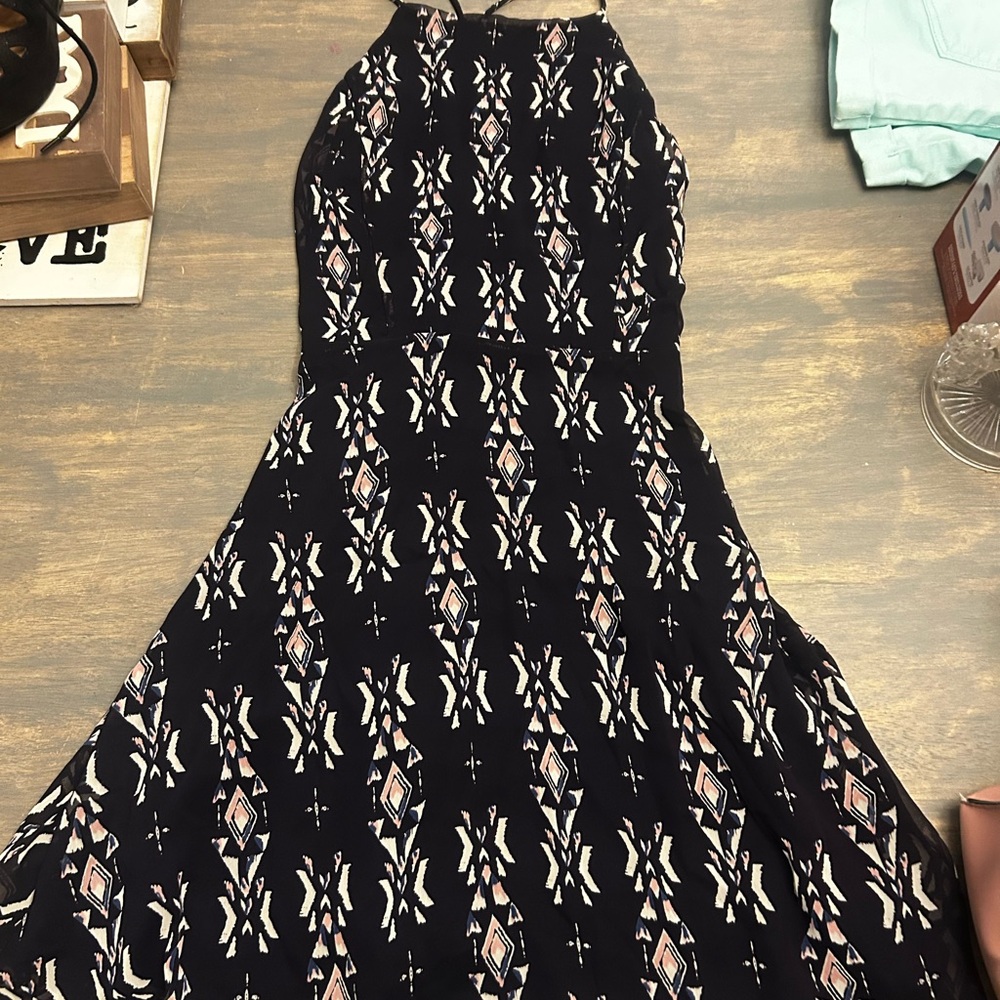 Elegant Navy Blue and Tan/Pink Patterned Dress